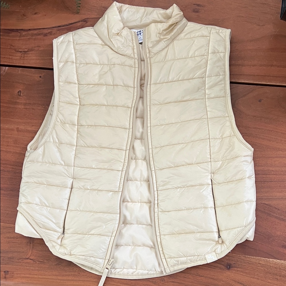 JoyLab Light Creamy lightweight quilted Vest